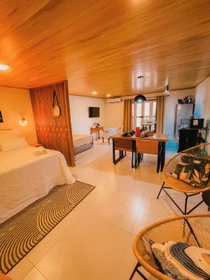 Shangri La Casas e Studios Hotels near Red