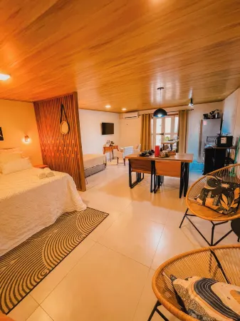 Shangri La Casas e Studios Отели рядом с достопримечательностью «Ponta da Piteira»