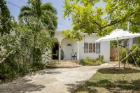 Adorable 1BR Cottage Walk to the Beach Priory Hotels in 