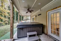 Atlanta Getaway 4-BR Cabin W/Swimming Pool, Hot Tub, Game Room, High-Speed WiFi