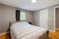 Lakeside Serenity! 3BR/2B Lake Front Retreat with Stunning Views