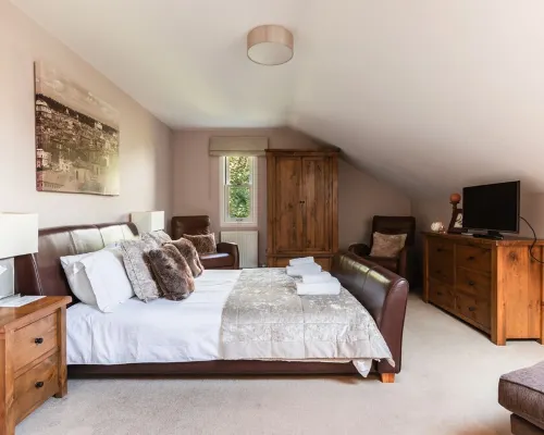 Luxury cottage with garden and parking in the heart of the village.  Sleeps 8. Hotels in Crail