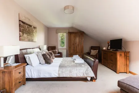 Luxury cottage with garden and parking in the heart of the village.  Sleeps 8.
