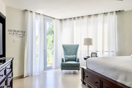 Nautical Homes 2,  Ocean Front/View, Free Wifi, A/C, Hot Tub, BBQ Grill. Balcony Отели в г. Reading