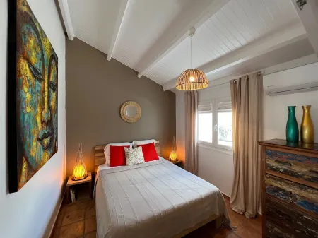 Bagataye Villa - exceptional 180° view of sea and islands, 100 m from the sea Отели в г. Сент-Ан