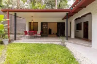 spacious and comfortable Villa with tropical charm and pool - Villaer