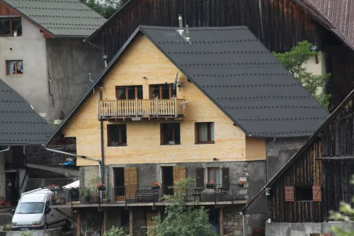 Chalet la Tournette Gite la Ferme 100m2 au RDC Talloires-montmin Hotels in Talloires