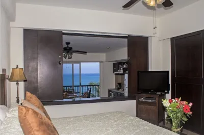 Condo Infront of the Beach