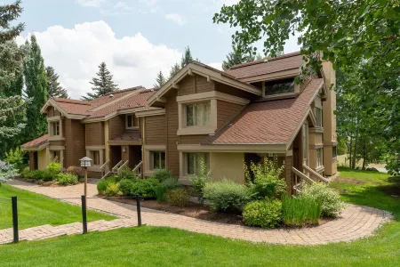 Luxury 3 bedroom + loft located on Dollar mountain in Elkhorn w/ pool & hot tub