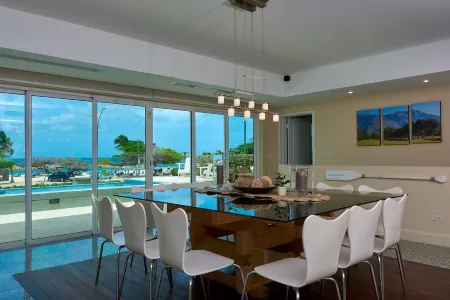 Walk to Eagle Beach – Exclusive 6Br Beachfront Condo with Private Pool & Jacuzzi