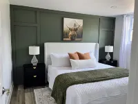 Fenced In Back Yard - Hot tub - King Bed
