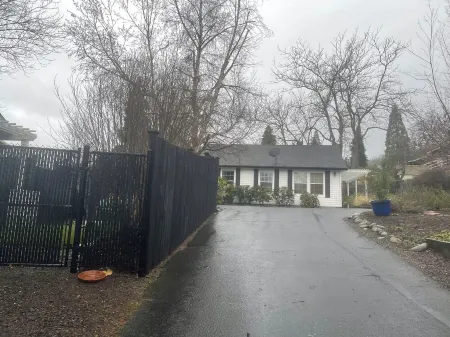 Charming carriage house in Ashland near downtown