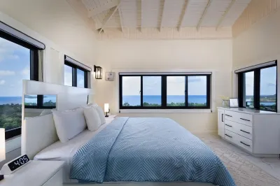 Adina View: Oceanview 8Br w/Pool, WiFi, Solar-Pwr, Gym, Jacuzzis, Chef, AC & BBQ فنادق في 