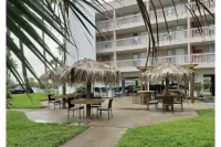 Clean beach style condo on the beach!!!