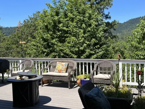 Mountain View on one level w  hot tub,fire pit, w fishing kayaking  minutes away