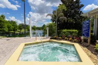 9.1 miles from Disney World, Sleeps 8-10, heated pool, hot tub, private balcony