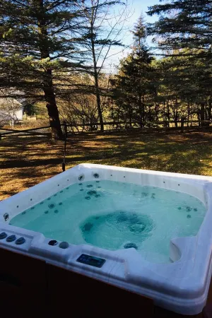 Historical Lodge in Elkhart Lake with Hot Tub Отели в г. Шебойган