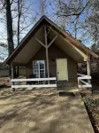 Cozy cottage by the lake! 18c