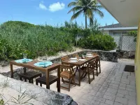Turtle Cove is steps away from Paradise with private beach access. OCEANFRONT Hoteles en 