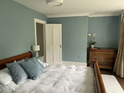 Tynemouth apartment in superb location overlooking the river. Dog friendly