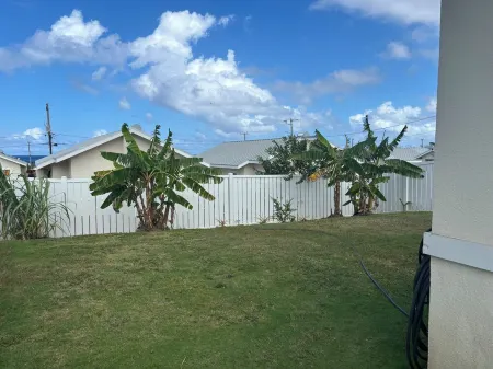 Seamist Holiday home with Spectacular Mountain View,  walk to beach pool gym