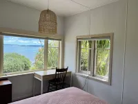 Classic Kiwi Bach In Blissful Urquhart Bay - Relax and Recharge Hotels in 