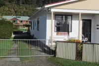 Arthurstown Rd Riverview Holiday house HokitikaSpacious house sleeps 8. Hotels in 
