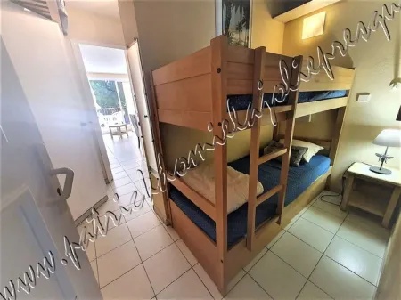 Hyères on the Presqu'île de Giens, Beach and Swimming Pool Facing Porquerolles ! Отели рядом с достопримечательностью «Le port de l'ile de Porquerolles»