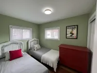 2bdrm Family Cottage - Short walk to the Beach