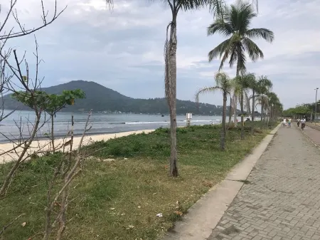 Wonderful apartment - Itaguá / Ténorio Ubatuba Отели рядом с достопримечательностью «Ubatuba Bus Station»