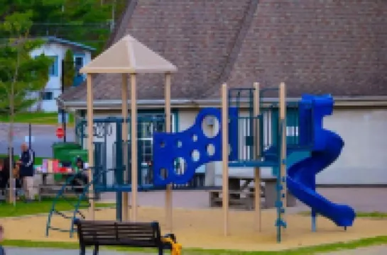 Le C17: Cozy Condo in Historic Village 6 Minutes from the Ski Base!