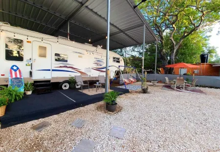 La Parguera, precioso , privado y comodo trailer se alquila, cerca de todo