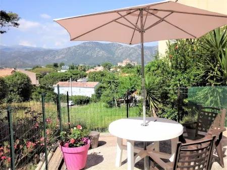 STUDIO with large terrace and beautiful view (fort and sea) Отели рядом с достопримечательностью «Port de plaisance Mare È Stagnu - Portu di turismu Mare È Stagnu»