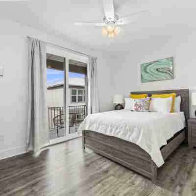 Steps from the Beach*Pool*Pier on Little Lagoon Rooms