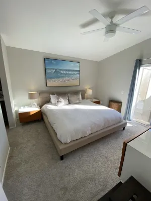 Coastal Condo w/Great Amenities, Walkable to Beach