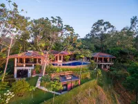 Casa Sea Breeze- Luxury OceanView Estate+50' Infinity Pool on 100 Acres Hotels in Savegre