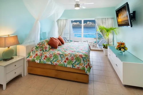 Relaxing Oceanfront 2BR Northshore Condo, Awesome snorkeling right in front!