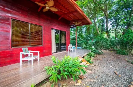 Casa Dharma Bum, Walk to Beach, Surf and Relax!