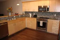 Oyhut Bay  *Spacious 2BR/2BA+ Den Free WiFi Big Kitchen Gas Fireplace