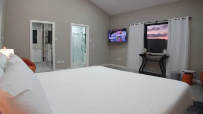 Pristine Modern 3-Bedroom Villa with Beautiful Outdoor Entertainment Area Hotel a 