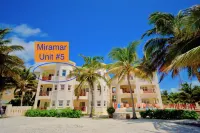 Miramar #5  Gorgeous views plus pool, pier, palapa, kayaks & more!  호텔