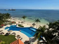 Affordable Luxury-Newly Renovated Beachfront Condo-Vacation Paradise