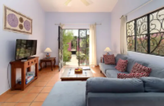 Casa Tortuga 2BR/1BA apt., private pool, patio&garden, parking.