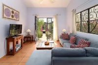 Casa Tortuga 2BR/1BA apt., private pool, patio&garden, parking.