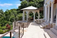 Resort style Villa with amazing Pool and Gardens!