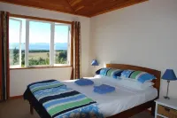 Mapua Heights Cottage; 'a gem among gems' Hotels near Spencer Hill Estate