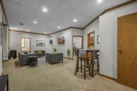 15 Min from Campus! Large 4BR Perfect for Groups!