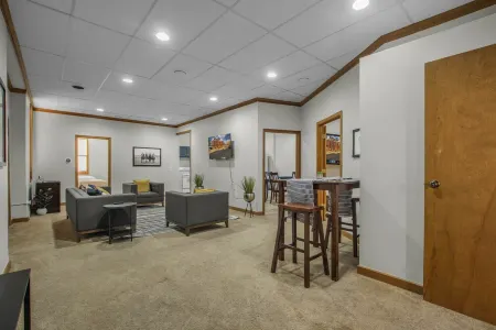 15 Min from Campus! Large 4BR Perfect for Groups!