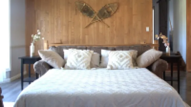 Spacious & Private Waterfront Cottage Near Barrys Bay & Algonquin Park