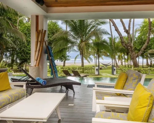 Beachfront Modern Luxe Villa Steps from the Sand! Hotel a Esterillos Este